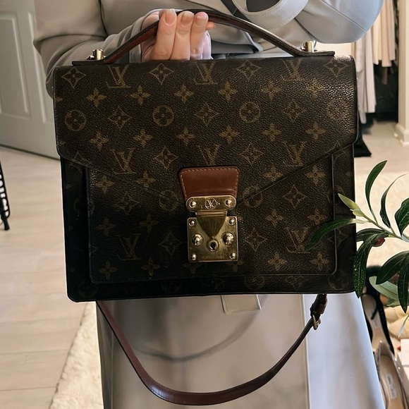 Louis Vuitton Monogram Pochette - Picture 1 of 8